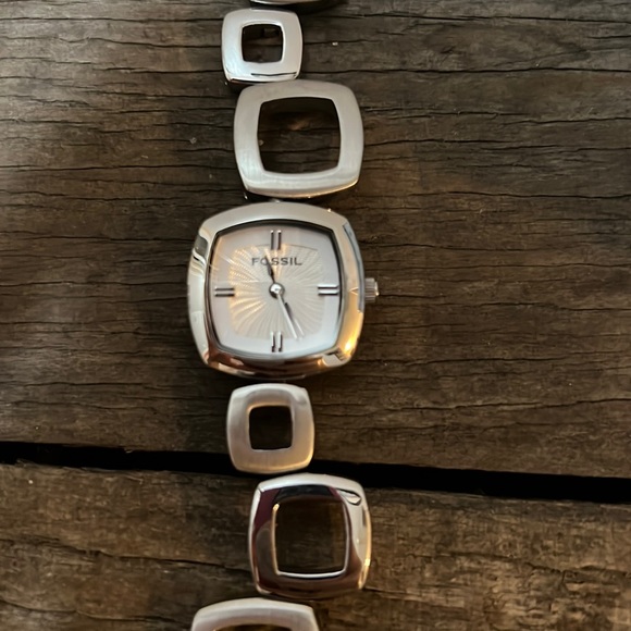 Fossil Watch Women Silver Tone Square Link Sunburst Dial 50M WR ES 1869 - Picture 3 of 6